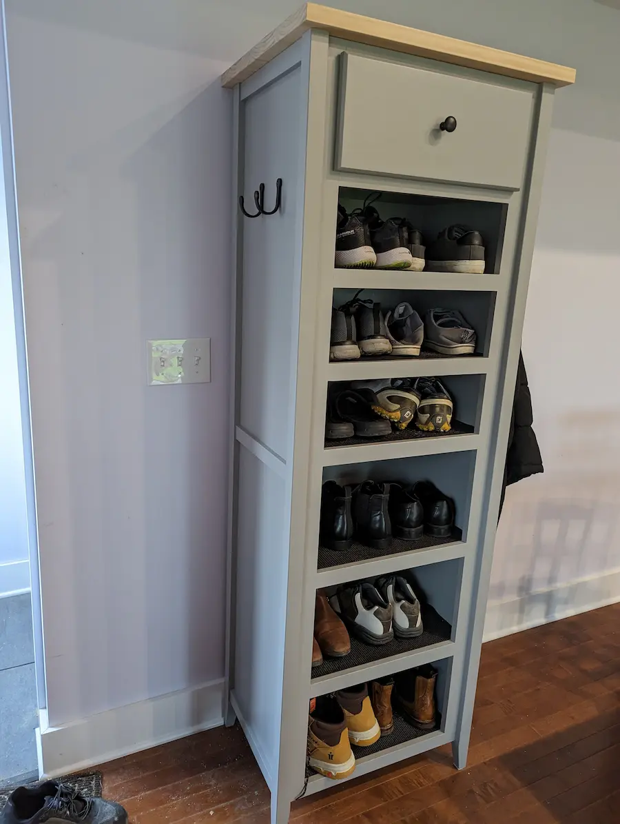 Shoe cubby